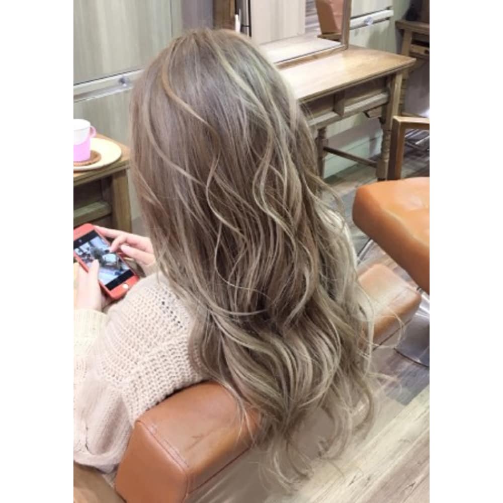 Laviere柿本流 外国人風 バレイヤージュ Laviere By R Evolut ラヴィエールバイレボルト のヘアスタイル 美容院 美容室を予約するなら楽天ビューティ