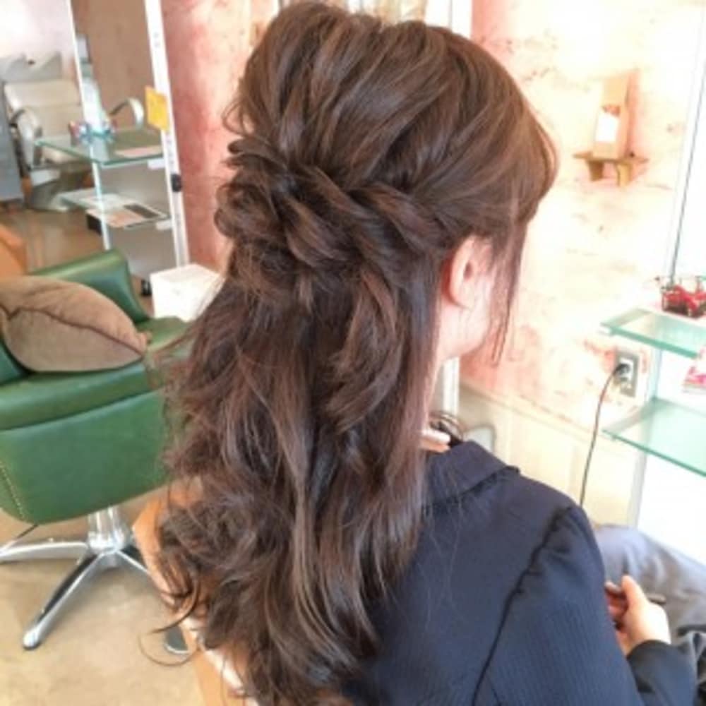 ロングハーフアップ Zeal ズィール のヘアスタイル 美容院 美容室 ロングハーフアップ Zeal ズィール のヘアスタイル 美容院 美容室