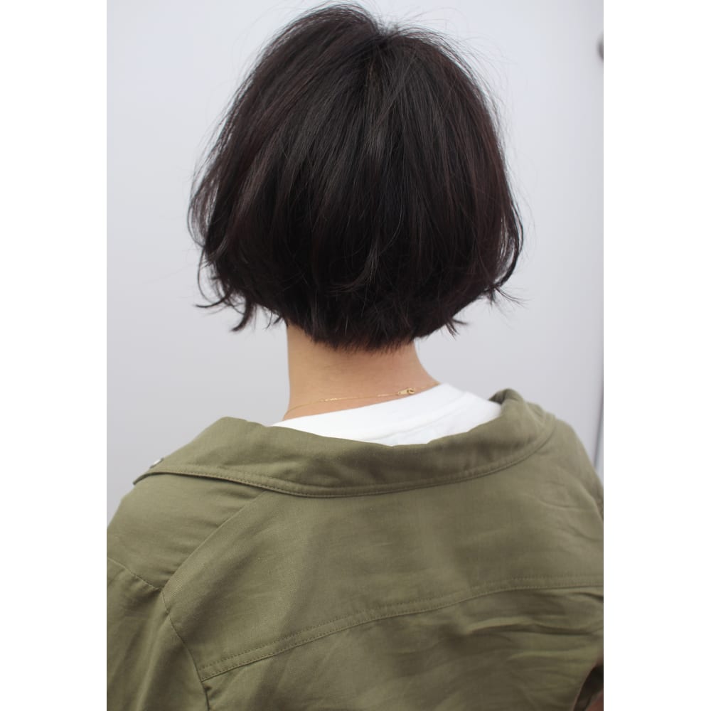 サイドとバッグを刈り上げたマニッシュレディなショートです 斜め
