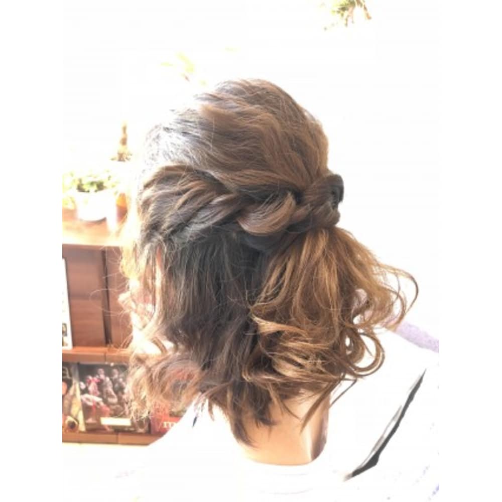 大人のラフなまとめ髪 Emu International 春日部本店 エムインターナショナル のヘアスタイル 美容院 美容室を予約するなら楽天ビューティ