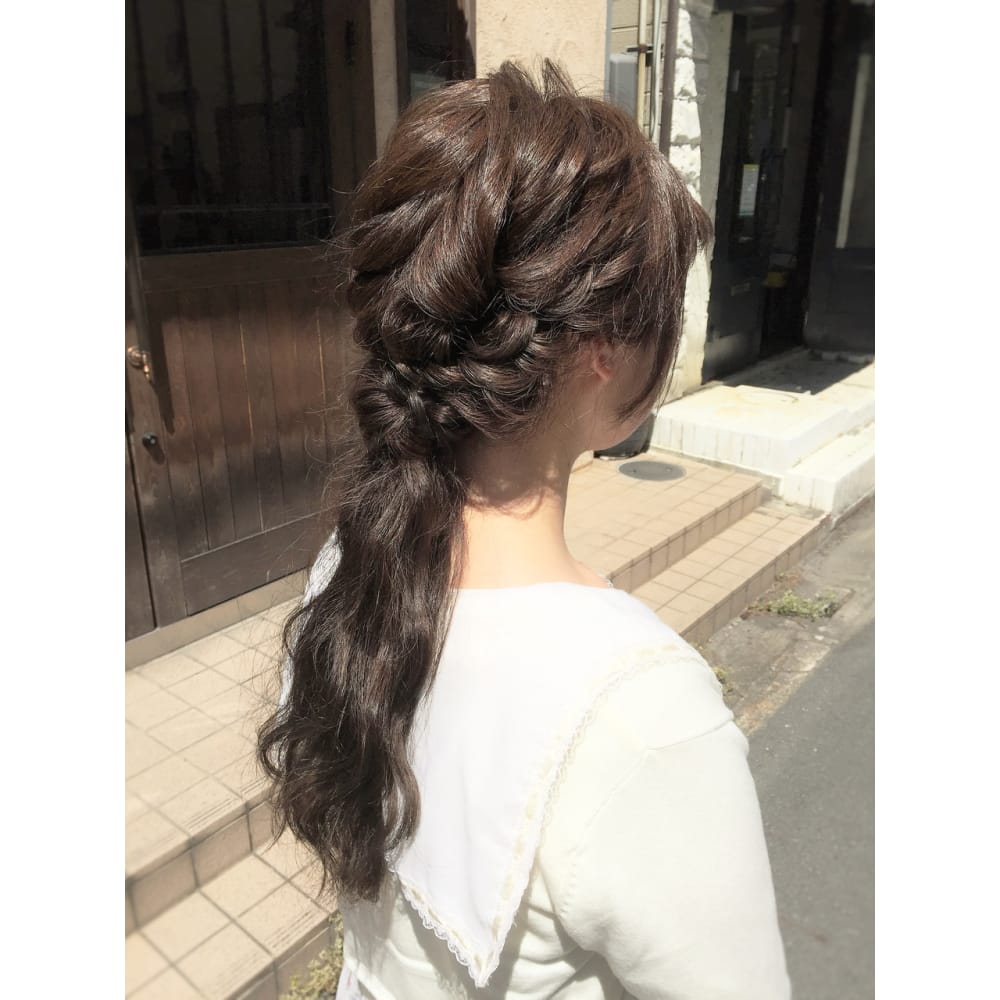 編み込みローポニー Deco Hair Kiitos デコヘアーキートス のヘアスタイル 美容院 美容室を予約するなら楽天ビューティ