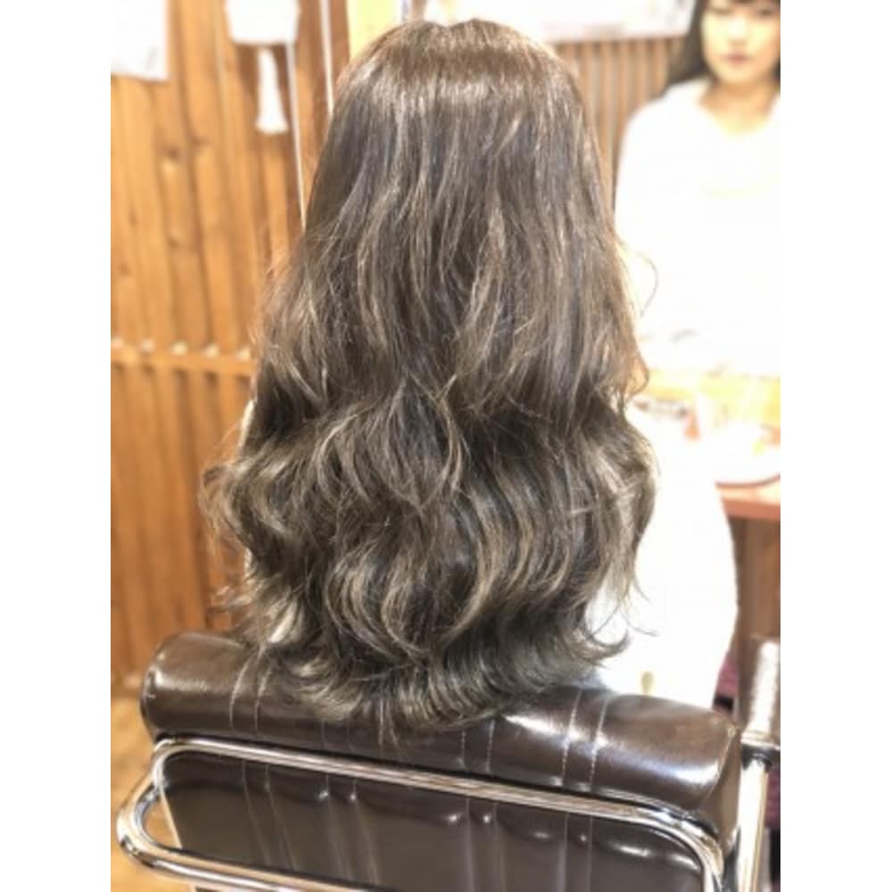 ブリーチ無し バレイヤージュ Blitz R Evolut ブリッツレボルト のヘアスタイル 美容院 美容室を予約するなら楽天ビューティ