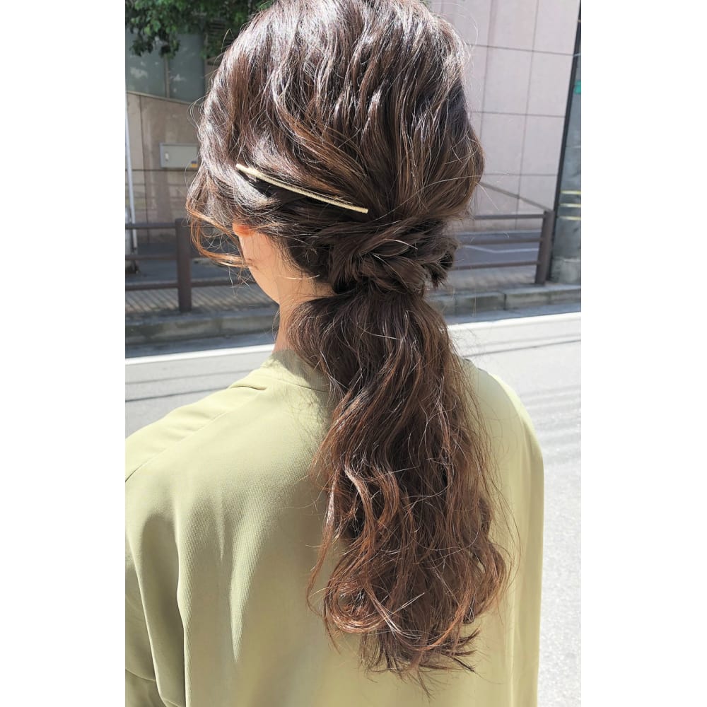 ロープ編みのローポニー Deco Hair Kiitos デコヘアーキートス のヘアスタイル 美容院 美容室を予約するなら楽天ビューティ