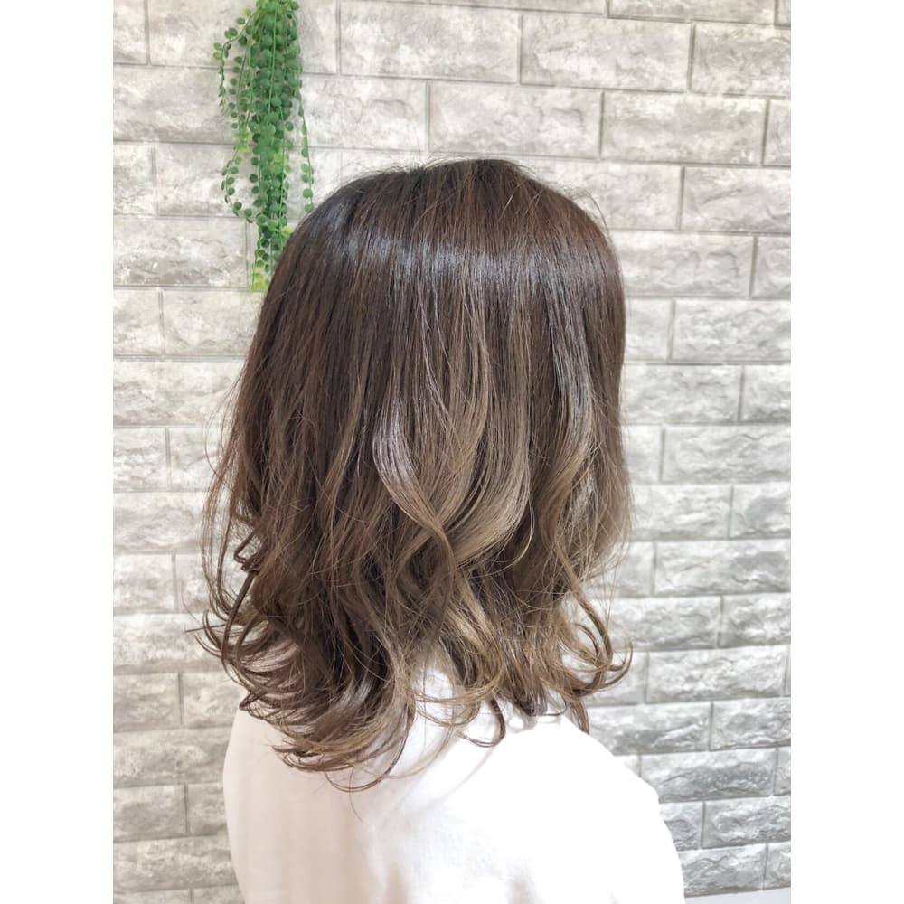 バレイヤージュカラー Bagus バグース のヘアスタイル 美容院 美容室を予約するなら楽天ビューティ