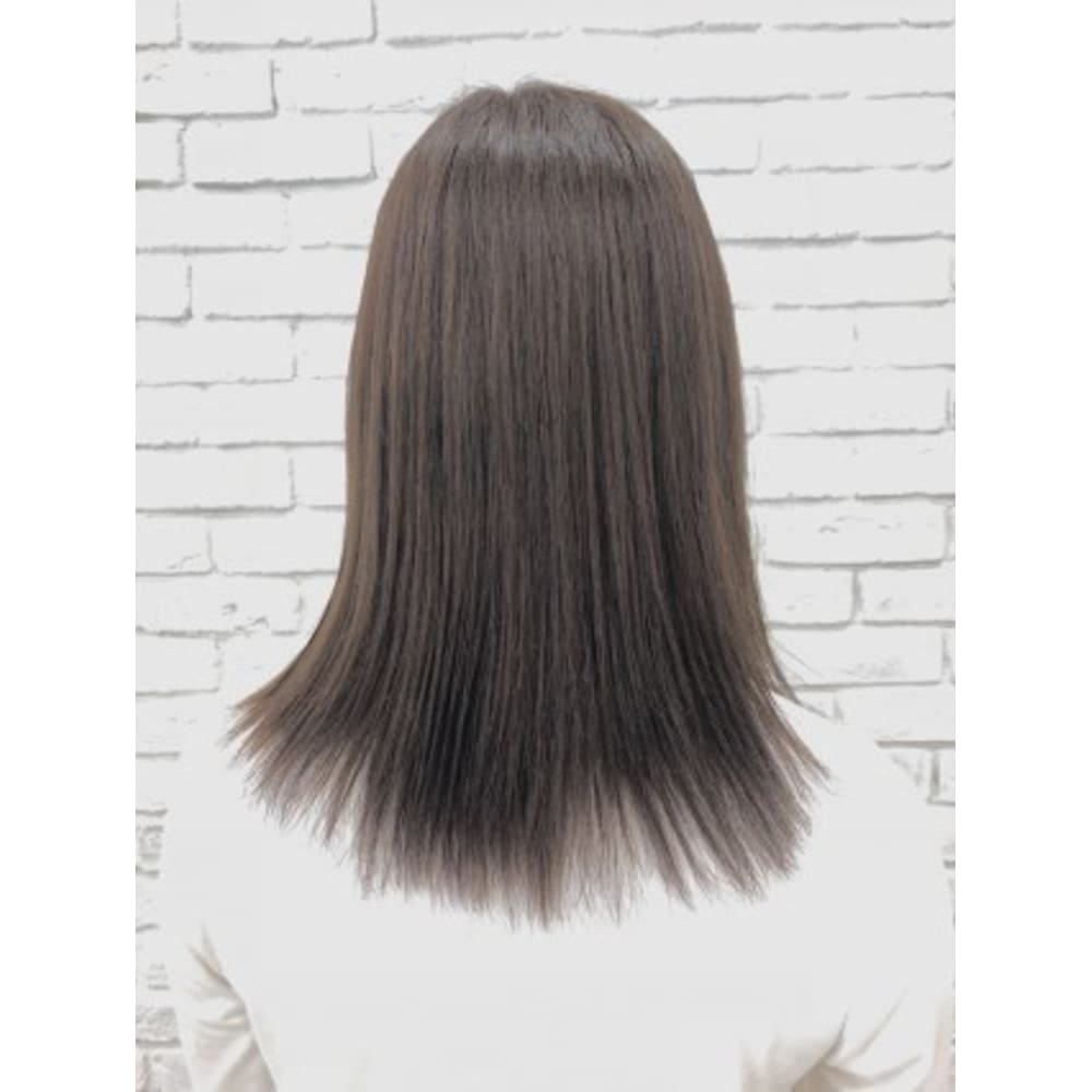 簡単スタイリングストレート アッシュブラウン Quatro クアトロ 青葉台店 クアトロ のヘアスタイル 美容院 美容室を予約するなら楽天ビューティ