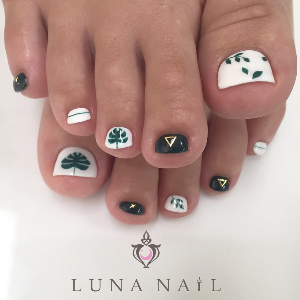 ボタニカルリーフ Luna Nail ルナネイル のネイルデザイン ネイル まつげサロンを予約するなら楽天ビューティ