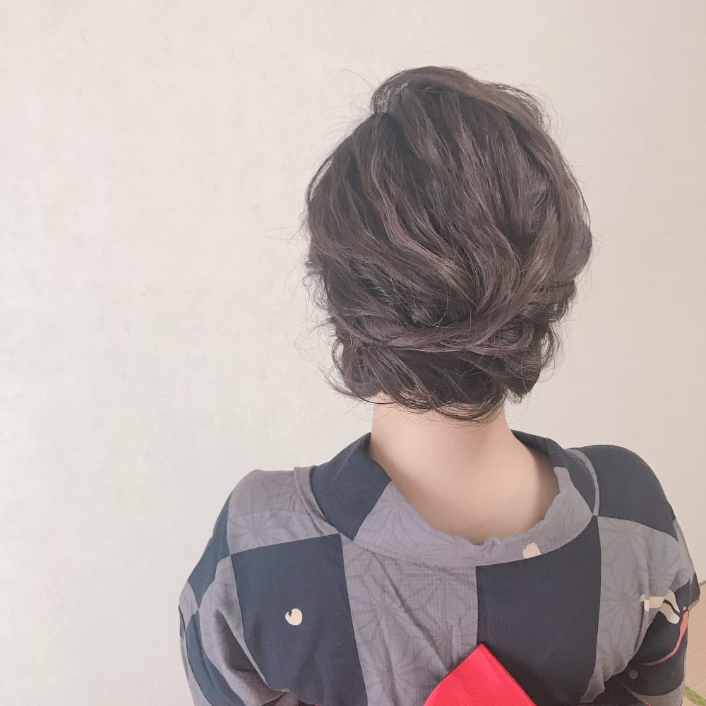 ミディアムヘアもアップスタイルに 浴衣ヘア 福岡天神 ヘアセット専門店 Three Keys スリーキーズ のヘアスタイル 美容院 美容室を予約するなら楽天ビューティ