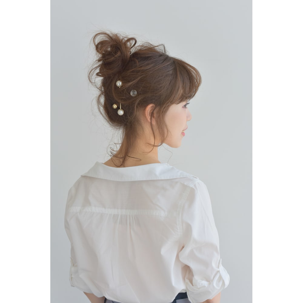 カジュアル高めお団子ヘア Autre By Fuga Hair オートルバイフーガヘア のヘアスタイル 美容院 美容室を予約するなら楽天ビューティ
