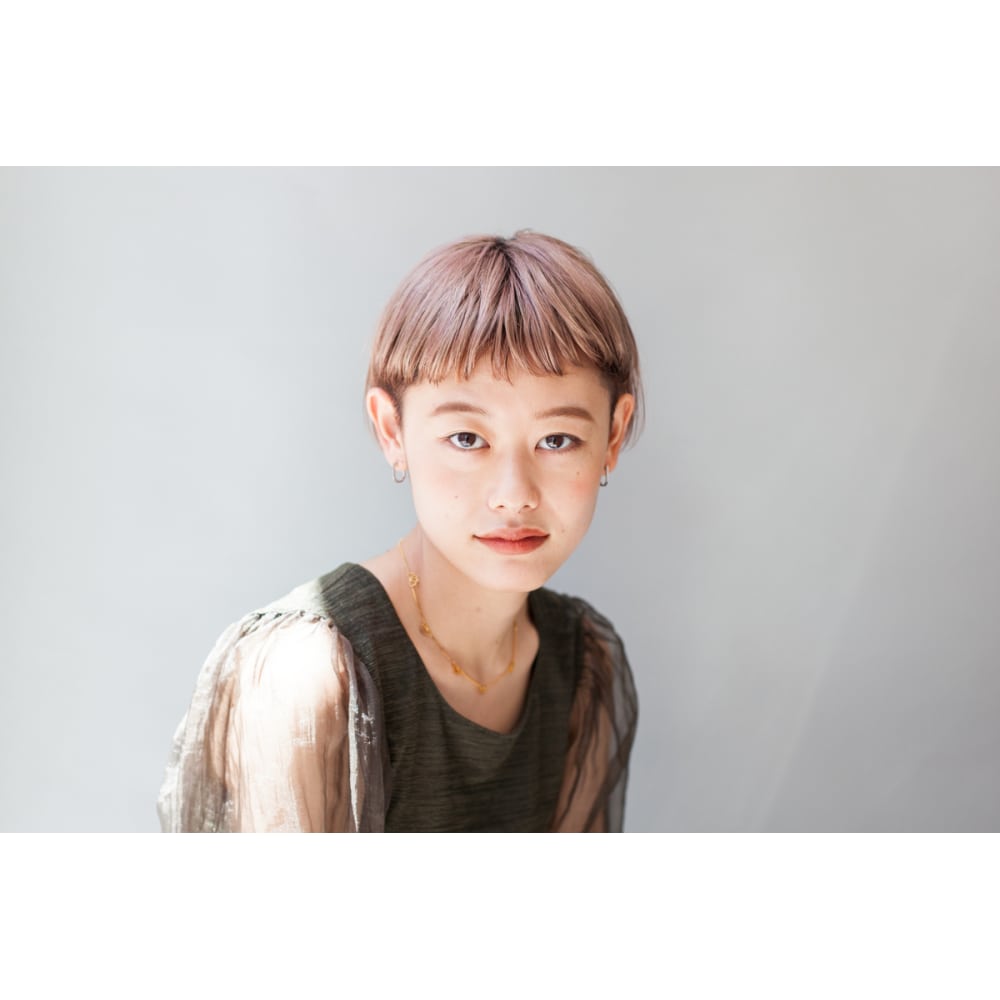 ハイトーン グレージュショート Merci メルシー のヘアスタイル 美容院 美容室を予約するなら楽天ビューティ