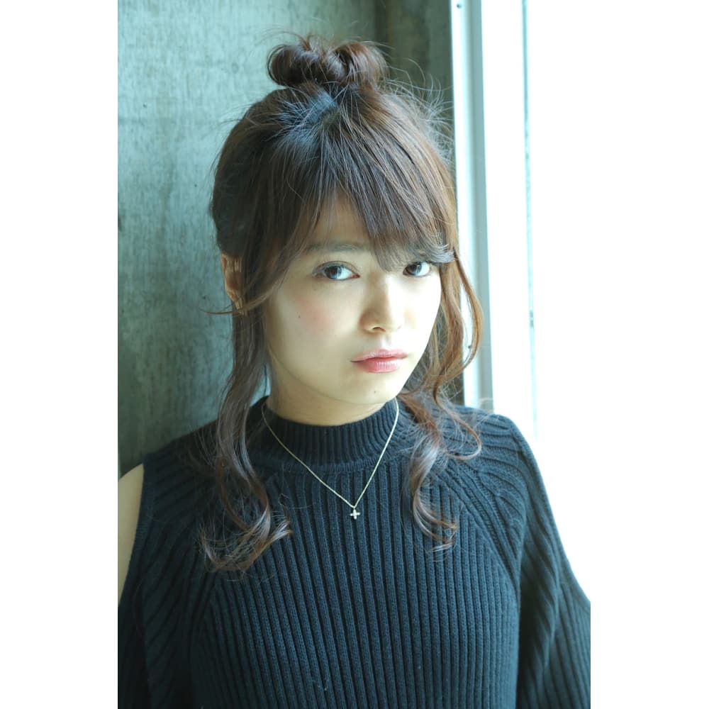 カジュアル簡単可愛いお団子ヘア Ayura アユラ のヘアスタイル 美容院 美容室を予約するなら楽天ビューティ