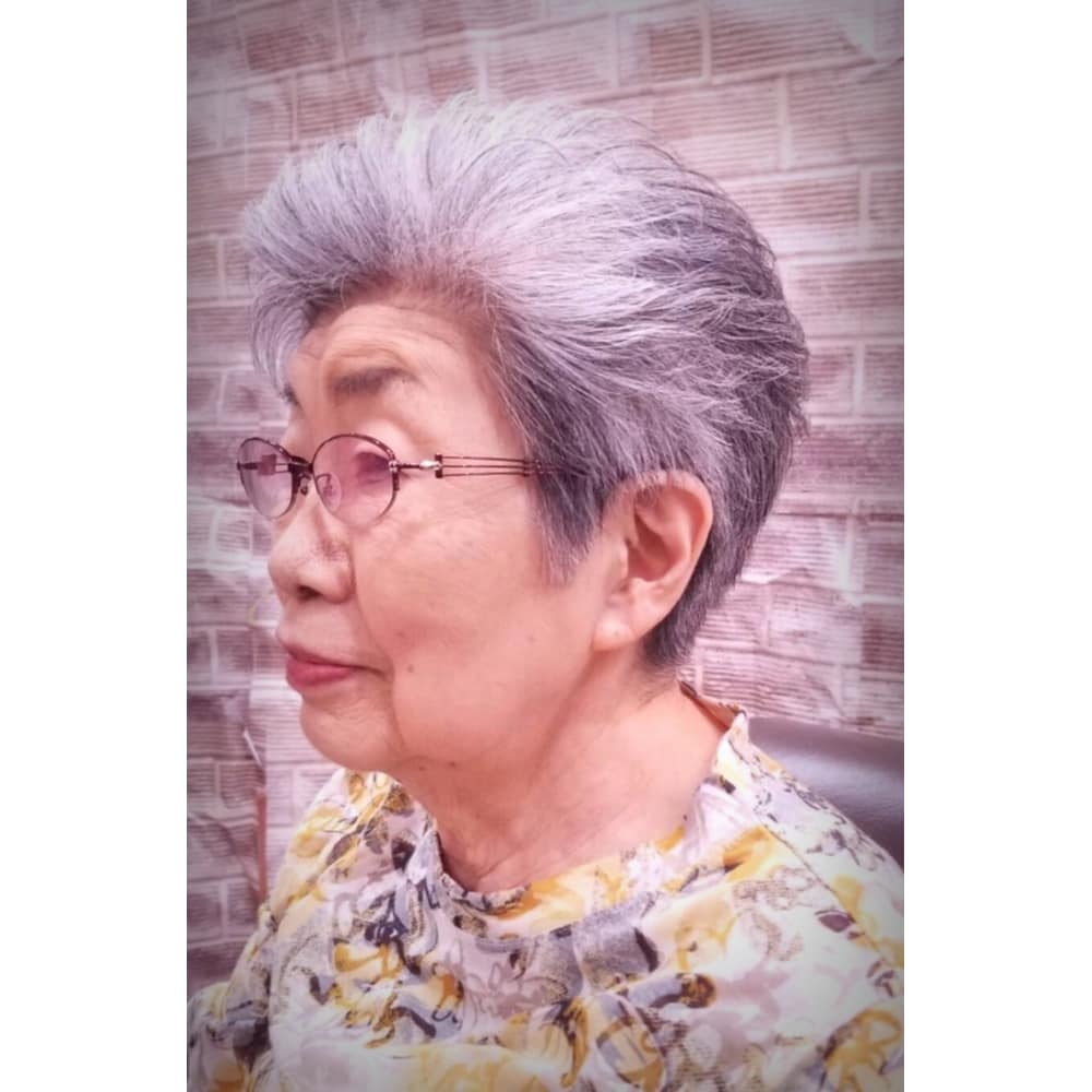 優しく上品な白髪ショート R Un アールアン のヘアスタイル 美容院 美容室を予約するなら楽天ビューティ 優しく上品な白髪ショート R Un アールアン のヘアスタイル 美容院 美容室を予約するなら楽天ビューティ