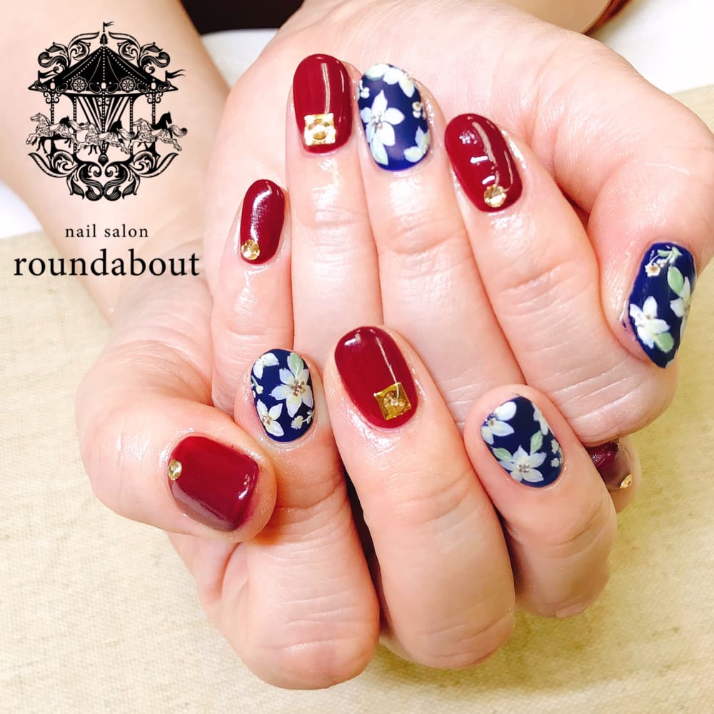 秋フラワー Nailsalon Roundabout ネイルサロンラウンドアバウト のネイルデザイン ネイル まつげサロンを予約するなら楽天ビューティ