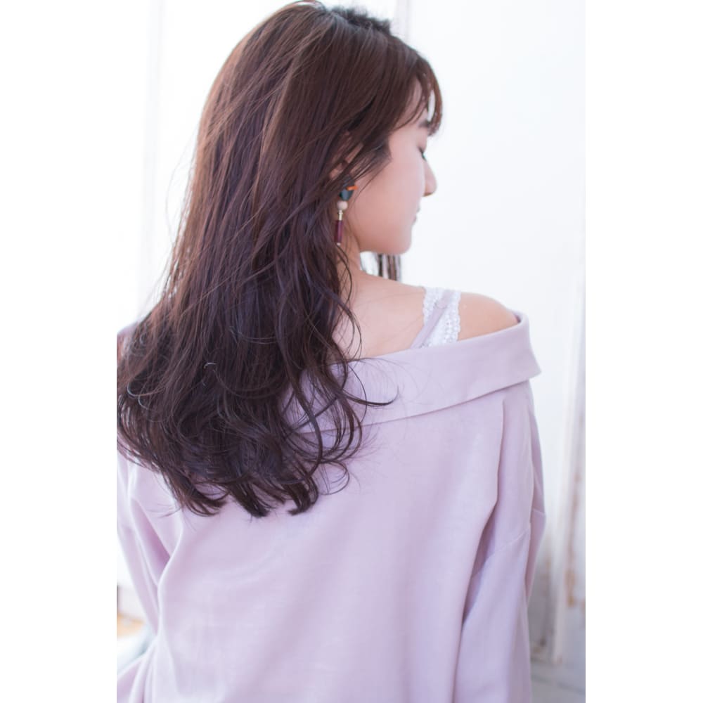 ピアスも可愛くおしゃれなデジタルパーマタイル Aki 387 Alice By Afloat アリスバイアフロート のヘアスタイル 美容院 美容室を予約するなら楽天ビューティ