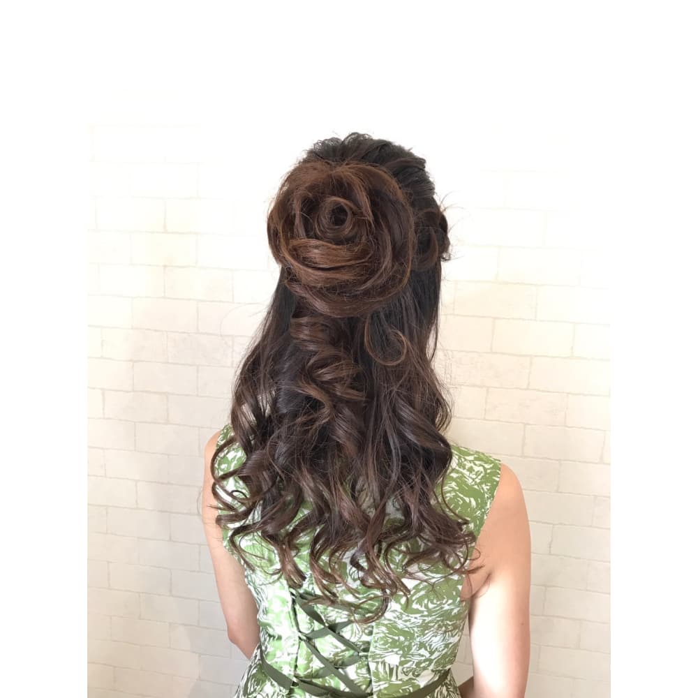 薔薇ヘアー ダウンスタイル Mystere Restaresta ミステール リスタリスタ のヘアスタイル 美容院 美容室を予約するなら楽天ビューティ 薔薇ヘアー ダウンスタイル Mystere Restaresta ミステール リスタリスタ のヘアスタイル 美容院 美容室を予約するなら楽天ビューティ