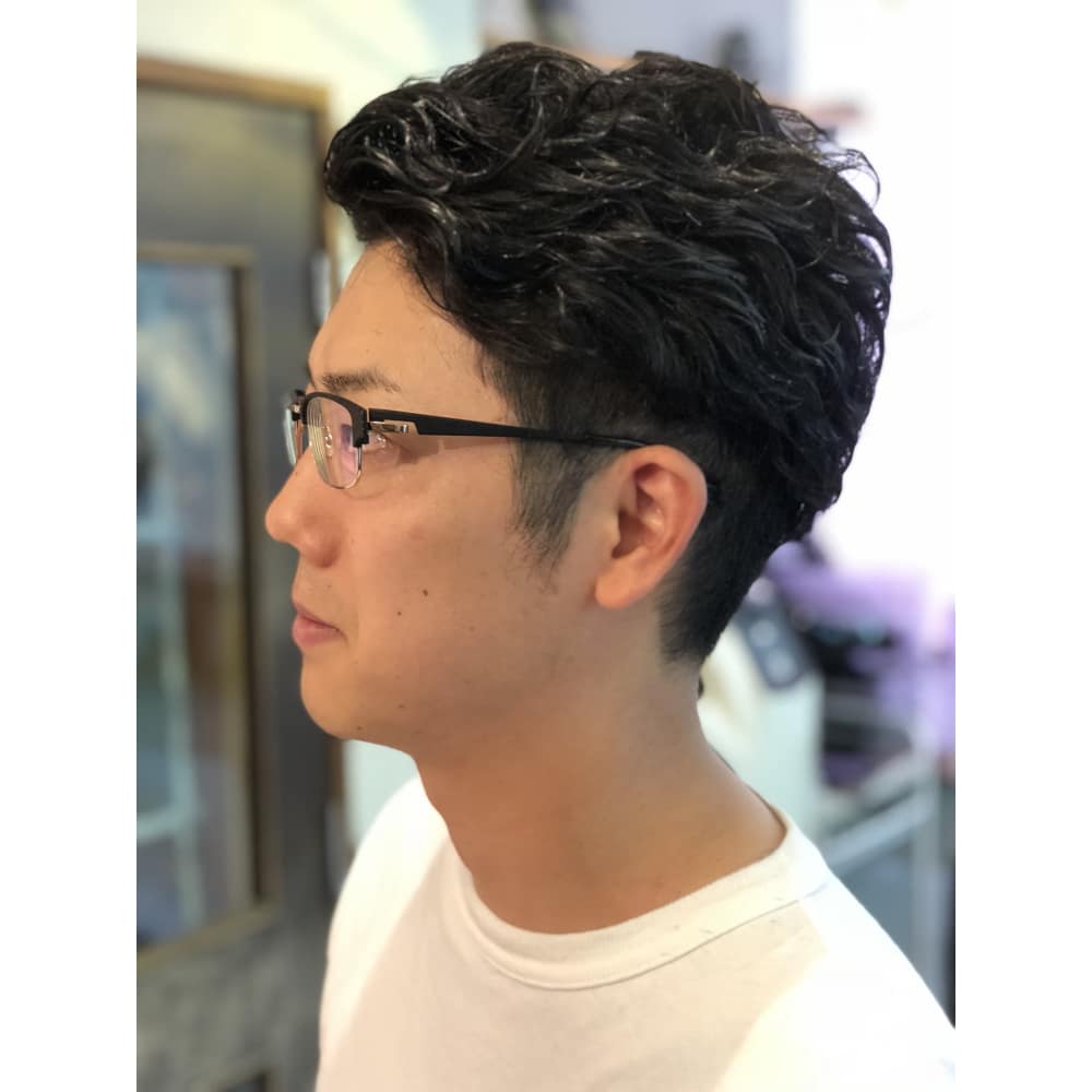 バシッとキメる男のパーマ Hair Salon Deity Department Stores ヘアーサロン ディーティデパートメントストアーズ のヘアスタイル 美容院 美容室を予約するなら楽天ビューティ