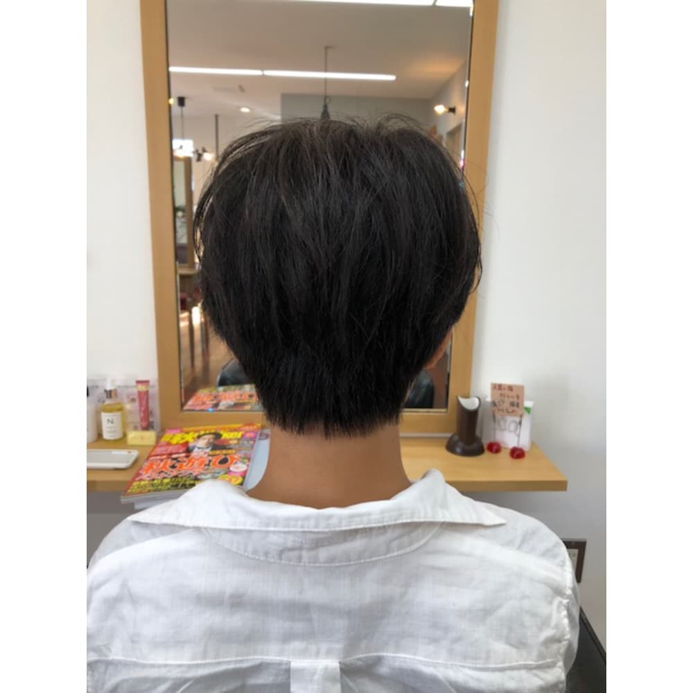 ショート ボリュームダウン Hair Salon Nita ヘアーサロン ニータ のヘアスタイル 美容院 美容室を予約するなら楽天ビューティ