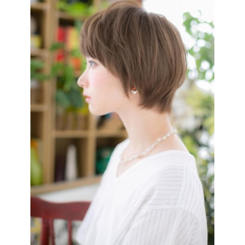 前下がり 斜めバングの女っぽマッシュ ガーリ ショート Cover Hair Bliss 北浦和西口店 カバーヘアブリス キタウラワニシグチテン のヘアスタイル 美容院 美容室を予約するなら楽天ビューティ