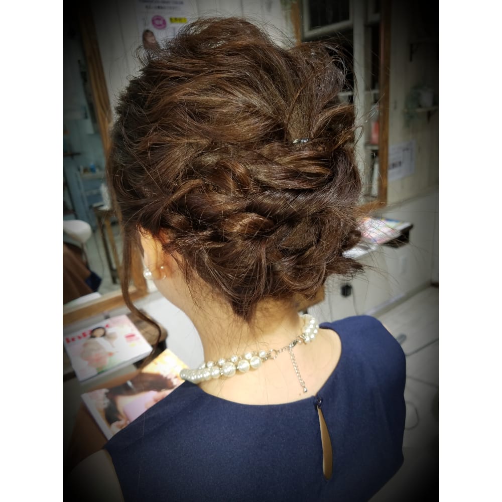 お呼ばれヘアアレンジ Grossy Hairproduce グロッシーヘアープロデュース のヘアスタイル 美容院 美容室を予約するなら楽天ビューティ