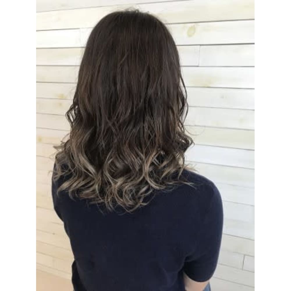 ホワイトアッシュグレー グラデーション Luck 辻堂 ラックツジドウ のヘアスタイル 美容院 美容室を予約するなら楽天ビューティ
