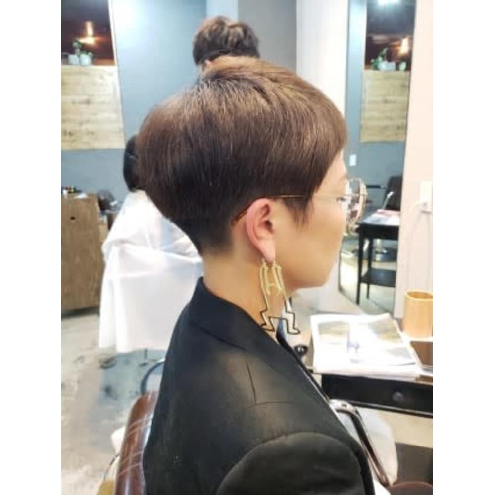 松戸bull サロンスタイル 刈り上げ女子 ダークグレー Clement Salon Bull クレメントサロンブル のヘアスタイル 美容院 美容室を予約するなら楽天ビューティ