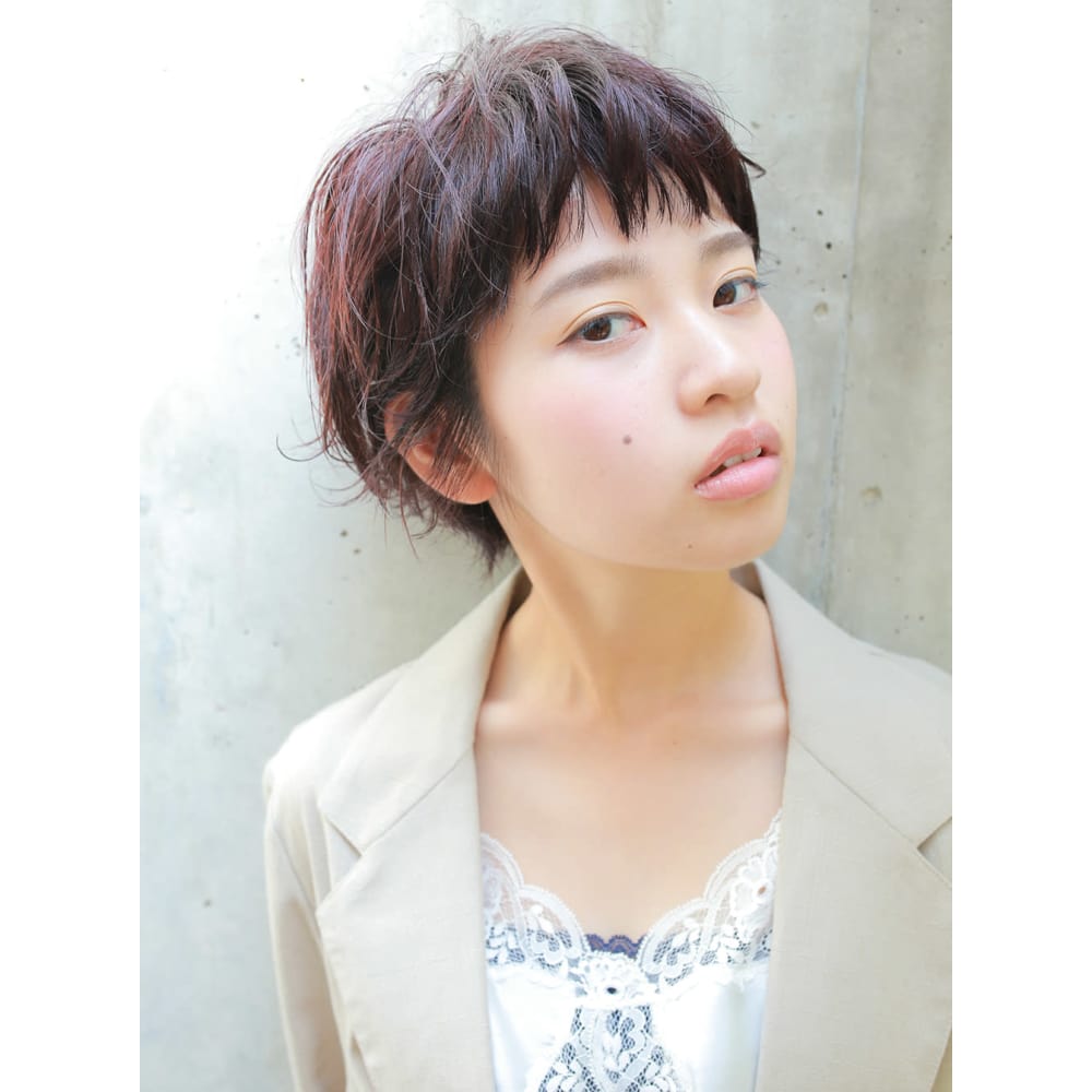 Ravo オン眉ボルドーショート Ravo ラボ のヘアスタイル 美容院 Ravo オン眉ボルドーショート Ravo ラボ のヘアスタイル 美容院