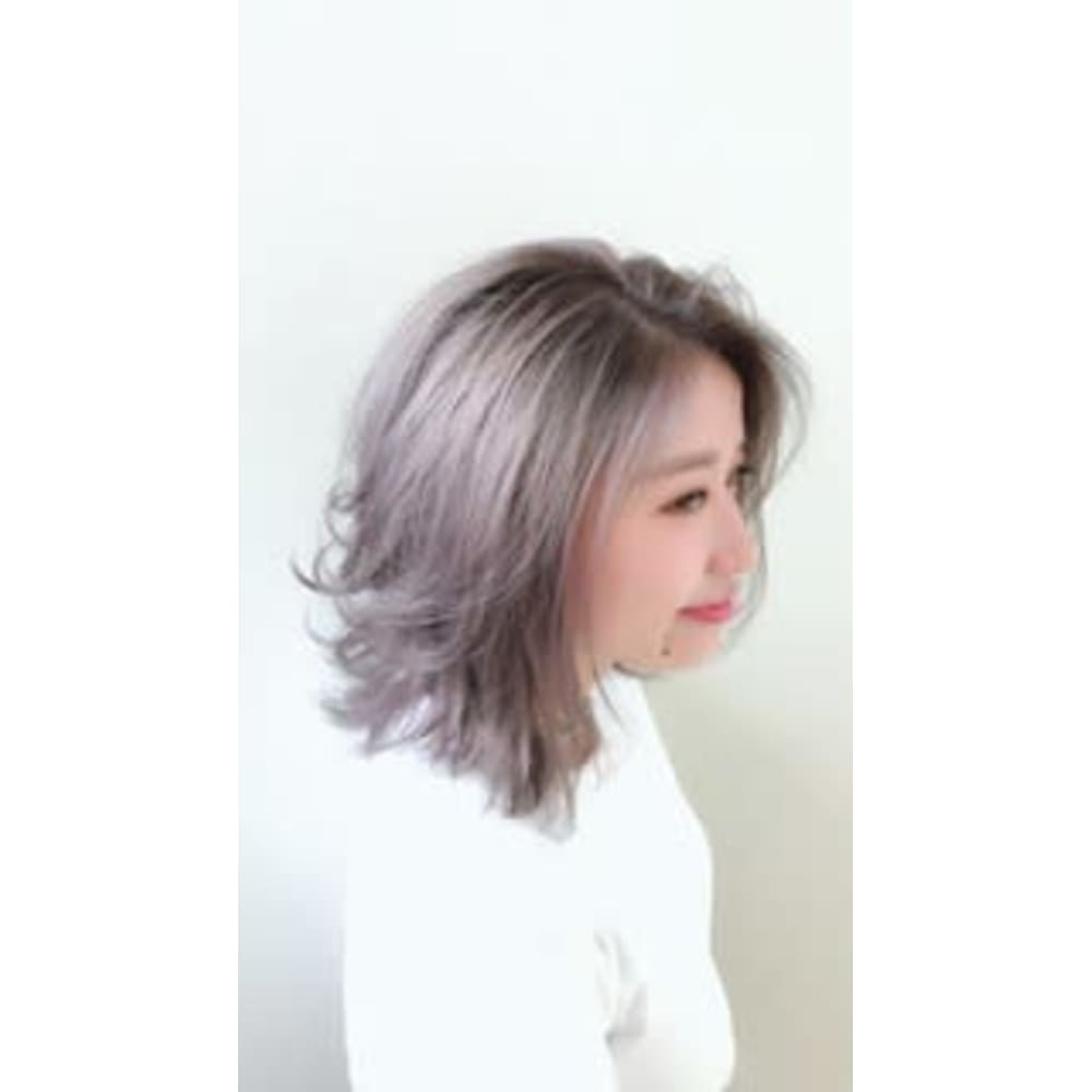 アディクシーダブルカラー スモーキーアッシュ1 Lien Hair リアンヘアー のヘアスタイル 美容院 美容室を予約するなら楽天ビューティ