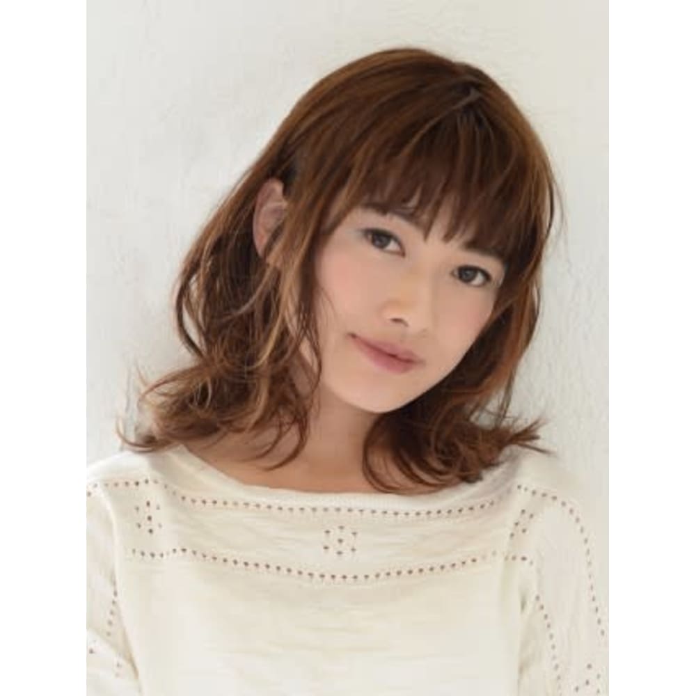 ふわっと軽い切りっぱなしミディアム Hair Make Earth 綾瀬店 ヘアメイクアース アヤセテン のヘアスタイル 美容院 美容室を予約するなら楽天ビューティ