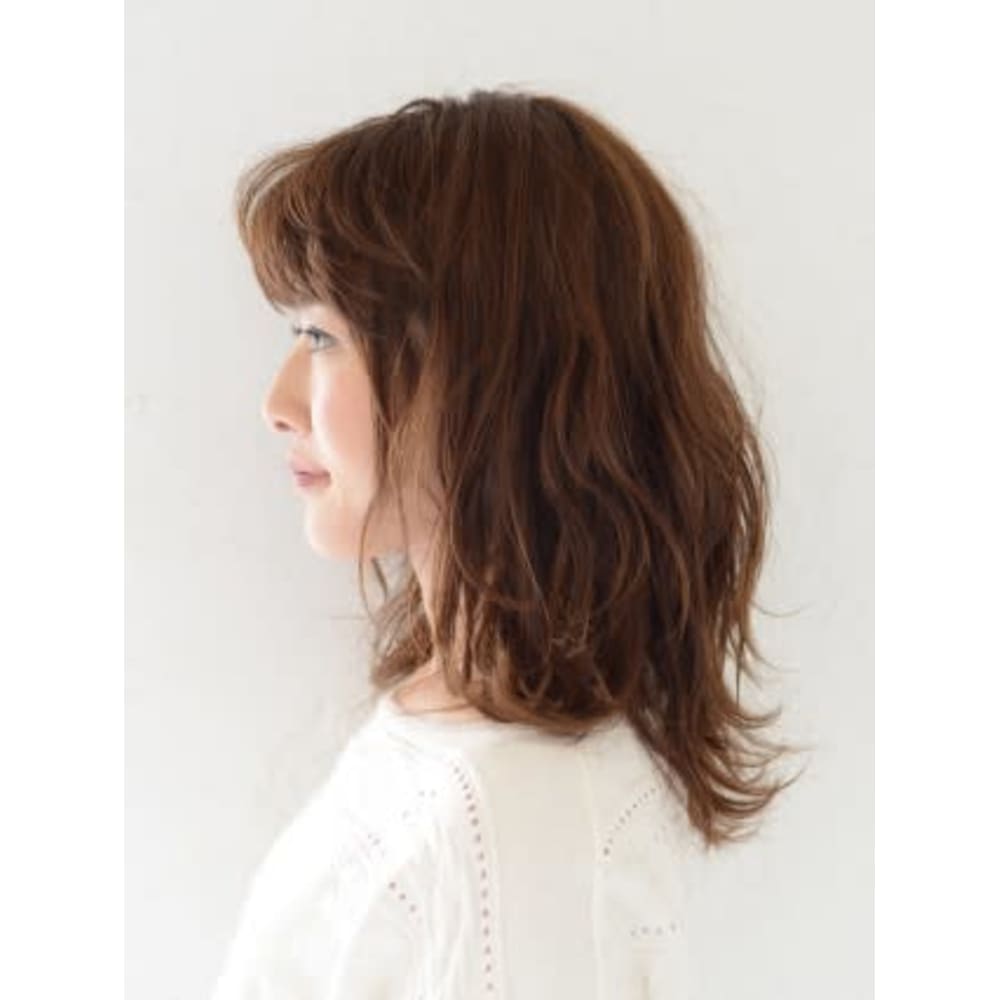 ふわっと軽い切りっぱなしミディアム Hair Make Earth 綾瀬店 ヘアメイクアース アヤセテン のヘアスタイル 美容院 美容室を予約するなら楽天ビューティ