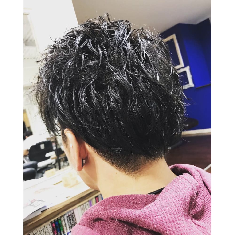 スパイラルmixパーマ メンズ専門サロン Jade With Akros ジェイド ウィズ アクロス のヘアスタイル 美容院 美容室を予約するなら楽天ビューティ