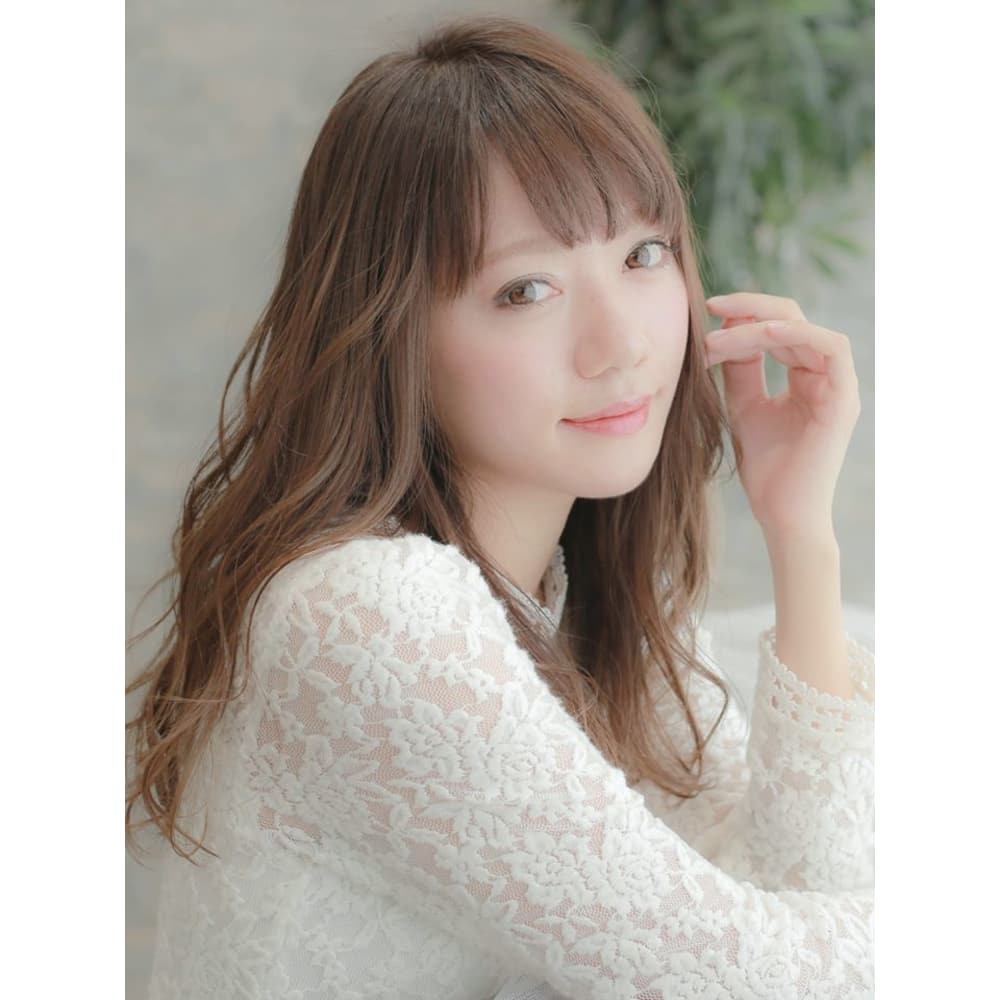 小顔厚めバング フェミニンフェザーロング La Bless 心斎橋 ラブレス のヘアスタイル 美容院 美容室を予約するなら楽天ビューティ