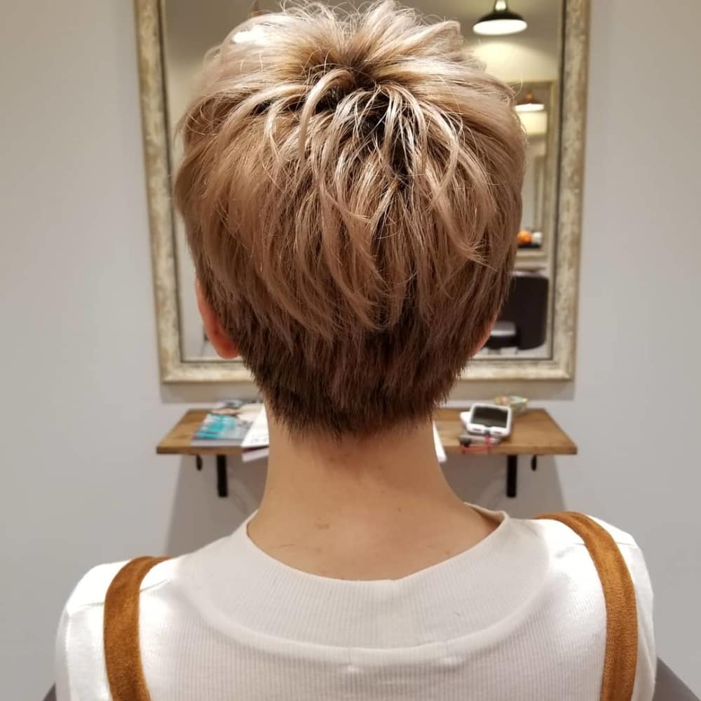 ハイトーン ベリーショート Zina ジーナ のヘアスタイル 美容院 美容室を予約するなら楽天ビューティ