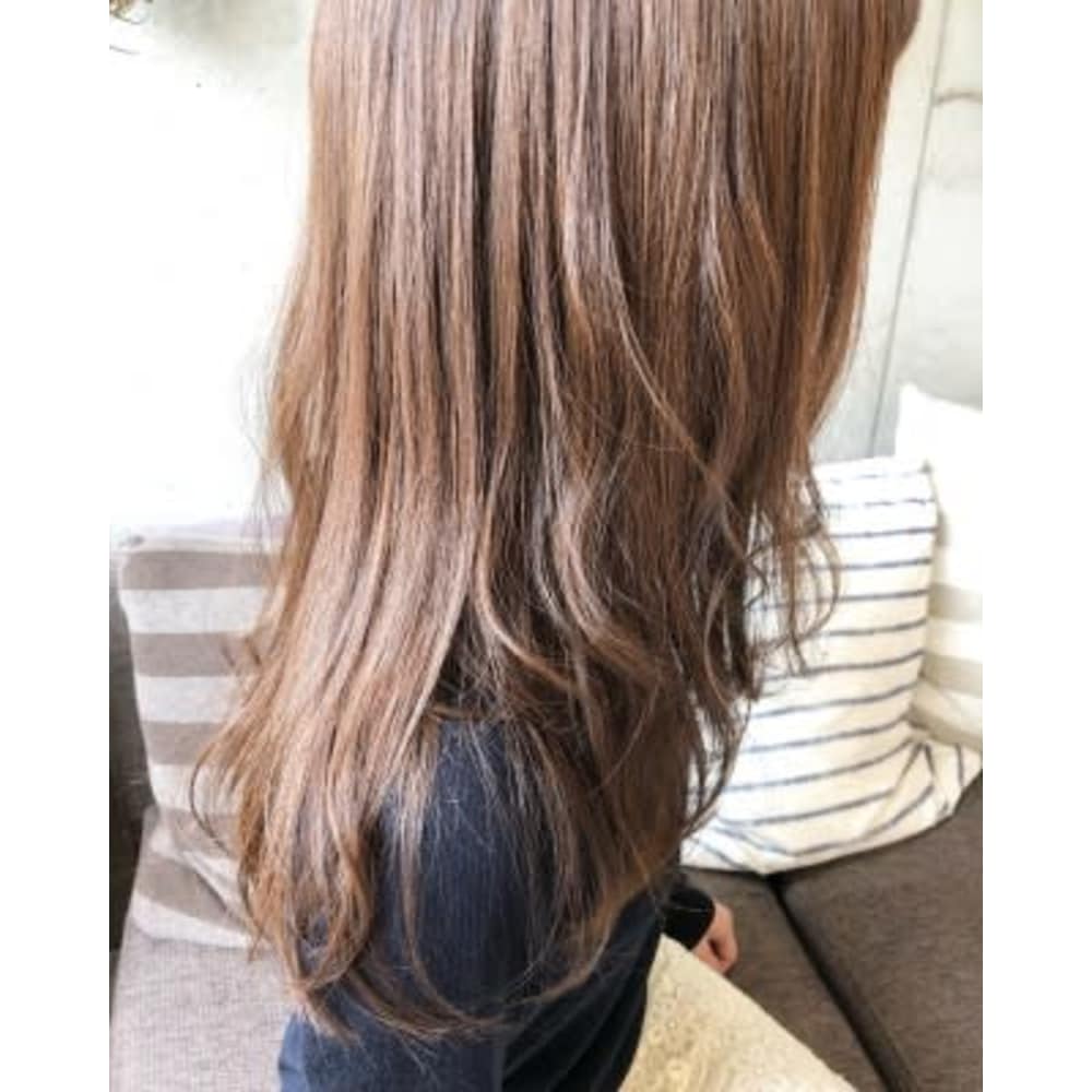 柔らかい印象にアドミオシエナカラーロング Emu International 春日部本店 エムインターナショナル のヘアスタイル 美容院 美容室を予約するなら楽天ビューティ