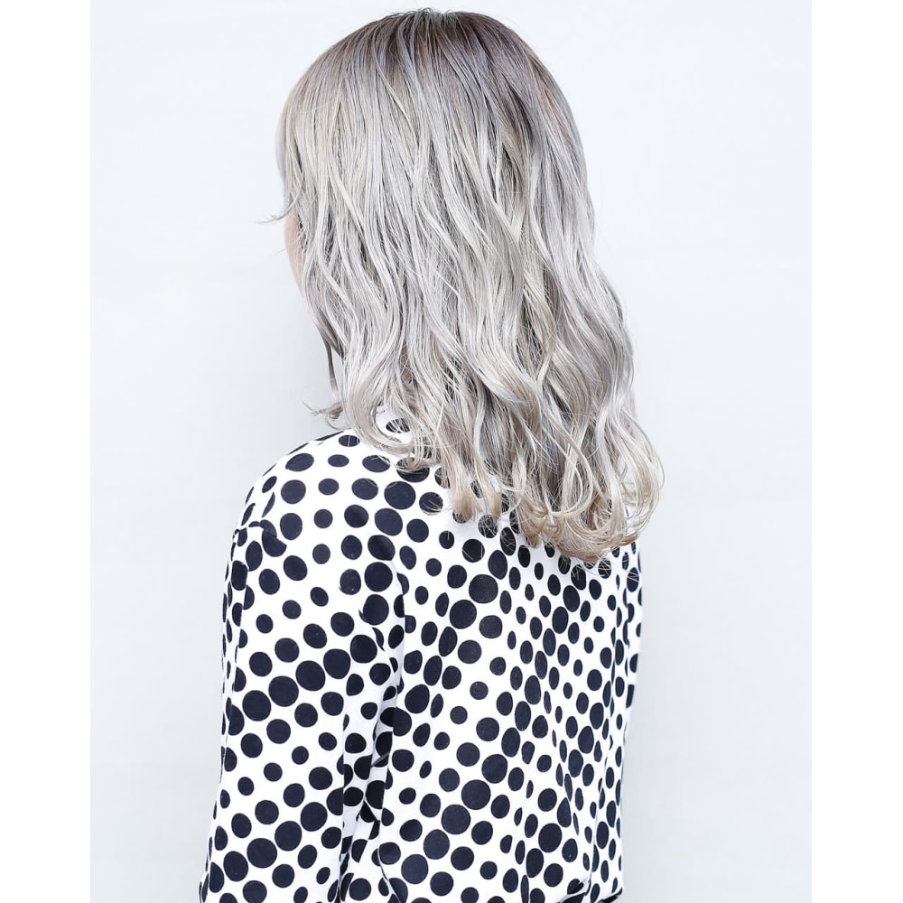 ホワイトグレージュ シルバー ロング 大須 The Focus フォーカス のヘアスタイル 美容院 美容室を予約するなら楽天ビューティ