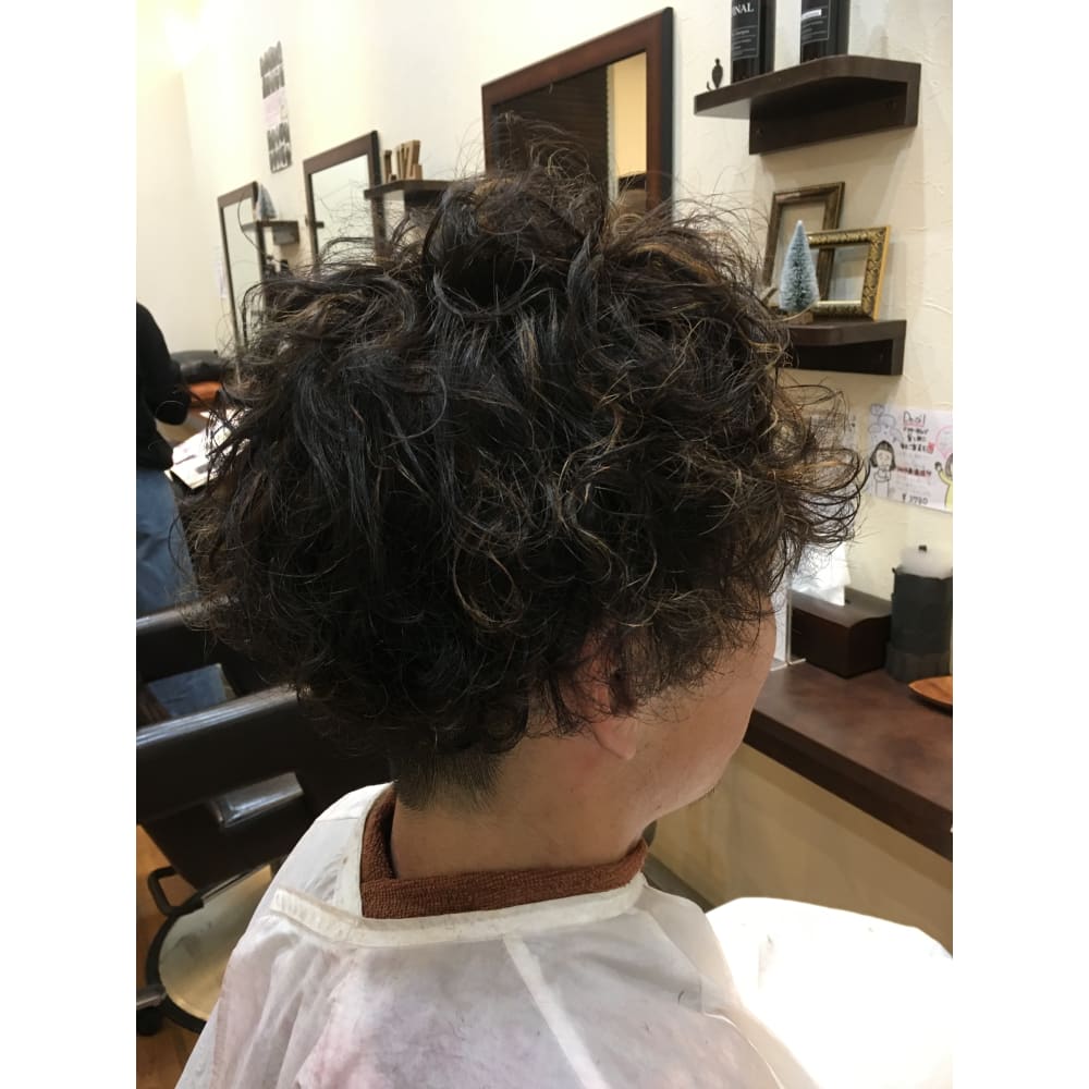 メンズクルクルパーマ 全体ハイライト Hair Doctor Luz恵み野店 ヘアドクタールース メグミノテン のヘアスタイル 美容院 美容室を予約するなら楽天ビューティ