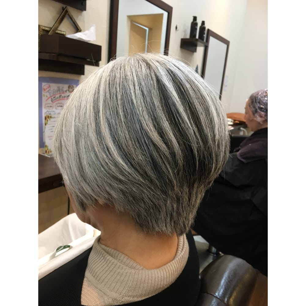 グレーヘア ショートヘア Hair Doctor Luz恵み野店 ヘアドクタールース メグミノテン のヘアスタイル 美容院 美容室を予約するなら楽天ビューティ