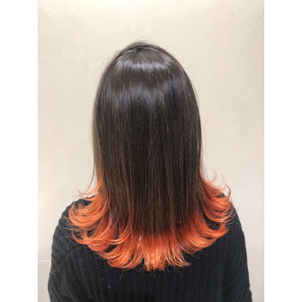 裾カラー オレンジ E M A Assort イーエムエーアソート のヘアスタイル 美容院 美容室を予約するなら楽天ビューティ