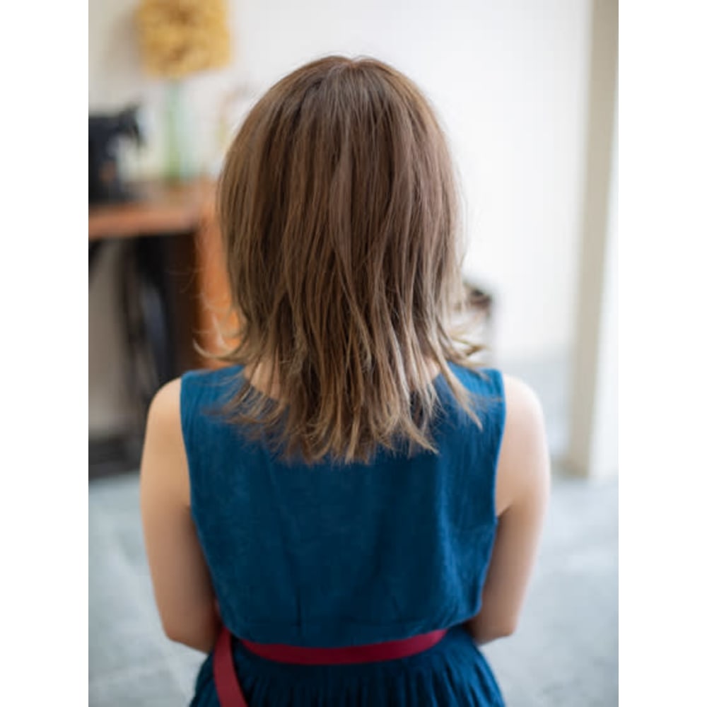 伸ばしかけミディアムレイヤー ブロッサム 成増店 ブロッサム のヘアスタイル 美容院 美容室を予約するなら楽天ビューティ