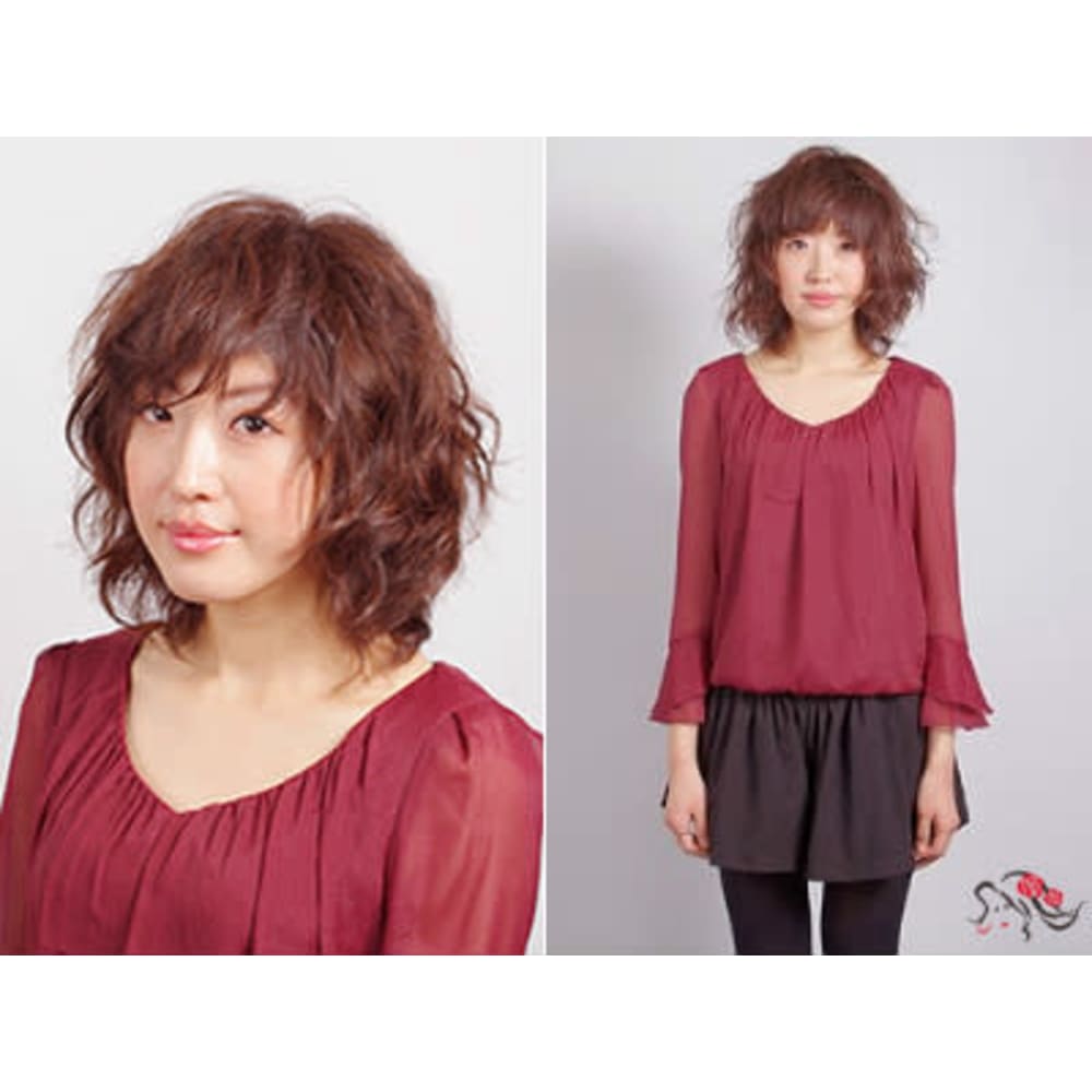 ワインレッドカラーのミディアムパーマ Kenie ケニー のヘアスタイル 美容院 美容室を予約するなら楽天ビューティ