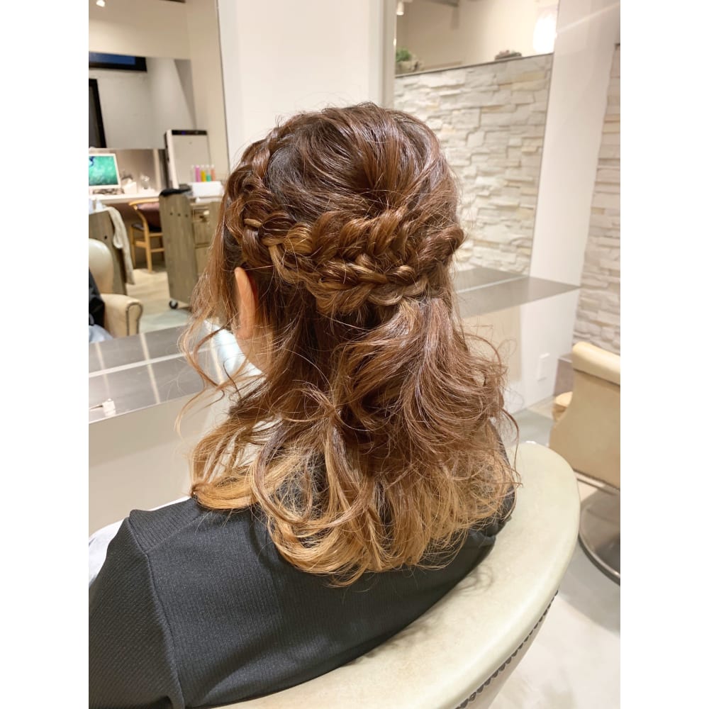 ふわふわ編み込みハーフアップ Hair Make Opsis オプシス のヘアスタイル 美容院 美容室を予約するなら楽天ビューティ