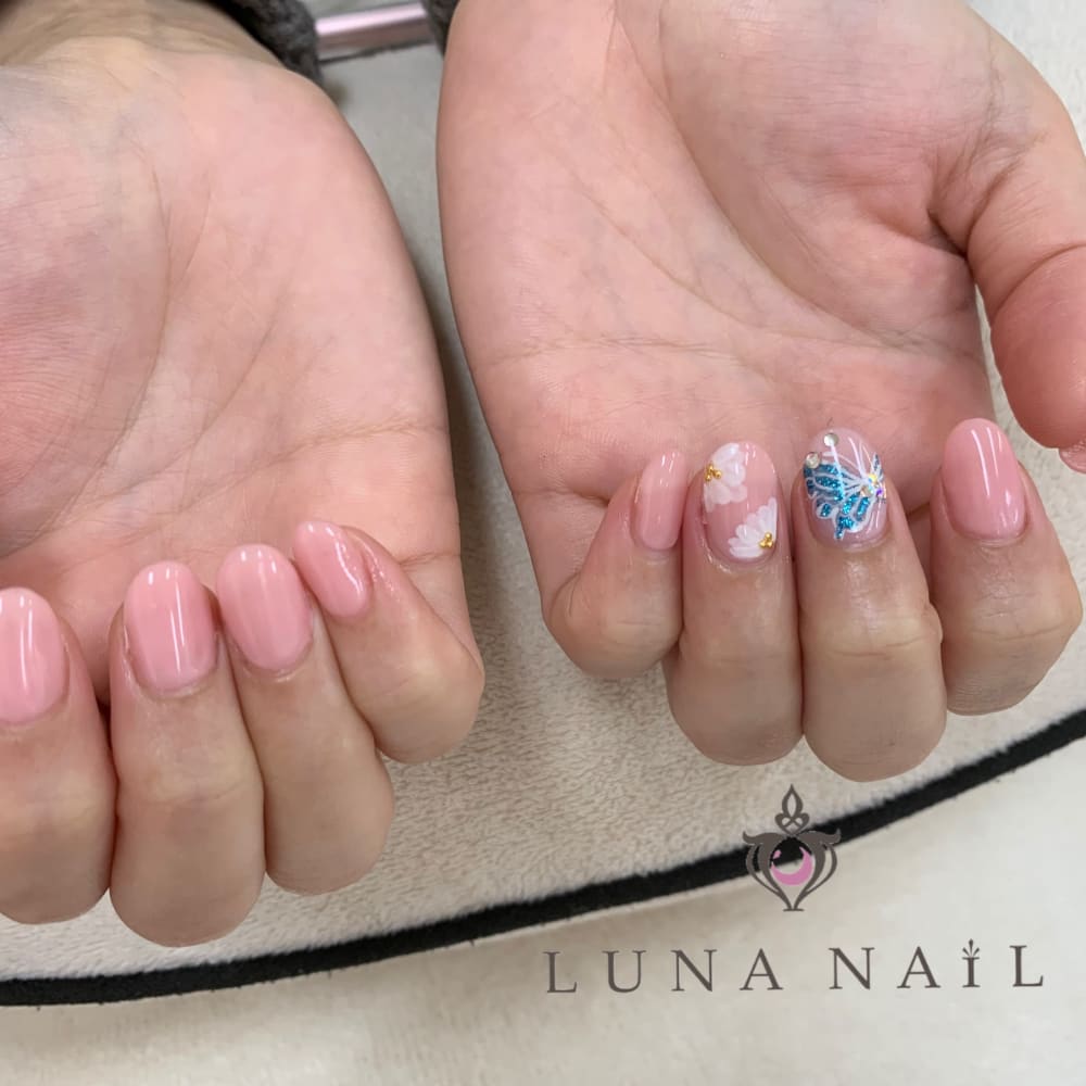 蝶々 フラワーネイル Luna Nail ルナネイル のネイルデザイン ネイル まつげサロンを予約するなら楽天ビューティ