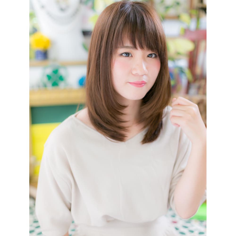 斜めバングのミディアムストレート フェミニンストレート Cover Hair Bliss 大宮西口店 カバーヘアブリス オオミヤニシグチテン の ヘアスタイル 美容院 美容室を予約するなら楽天ビューティ