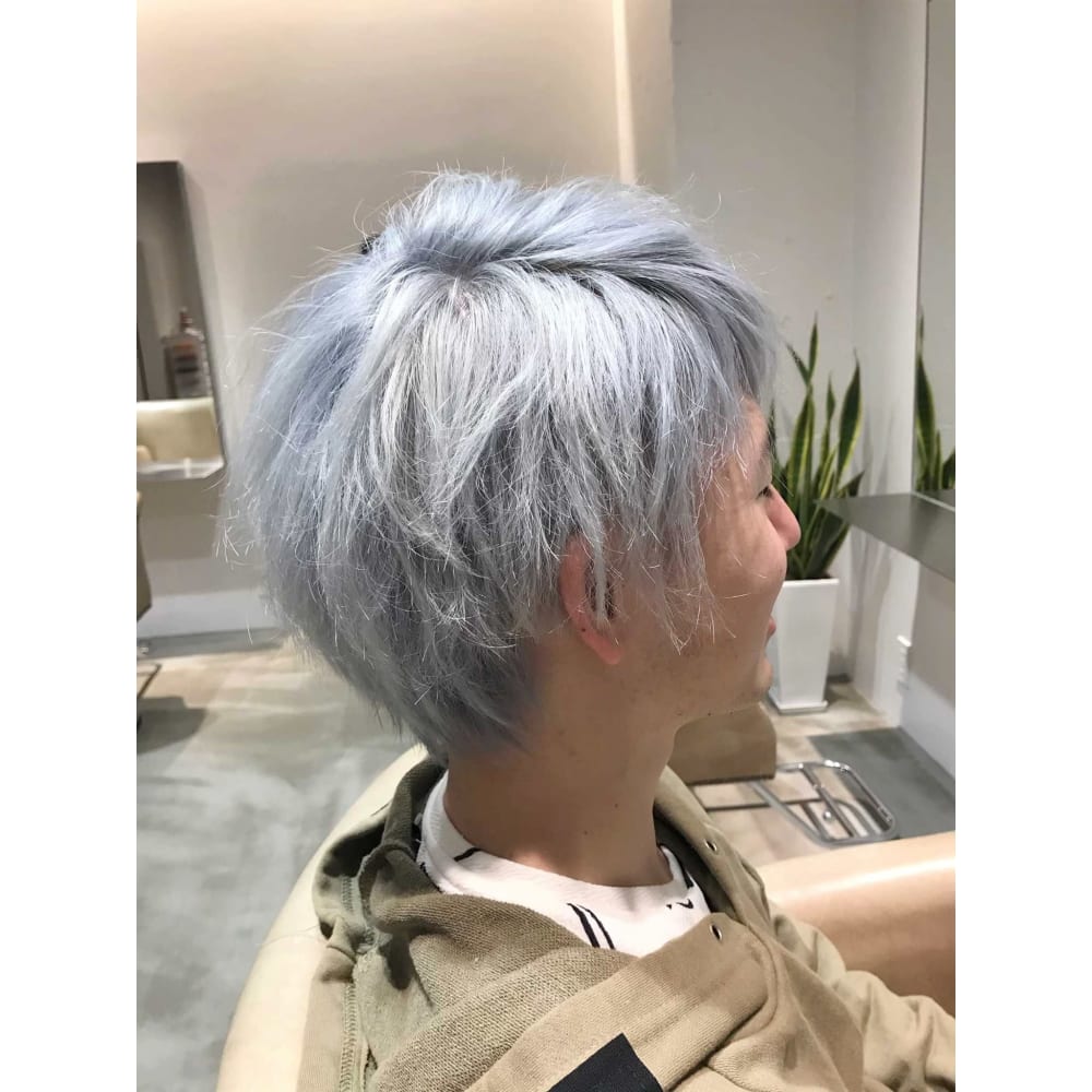 トリプルカラーで作る プラチナシルバー Hair Make Opsis オプシス のヘアスタイル 美容院 美容室を予約するなら楽天ビューティ