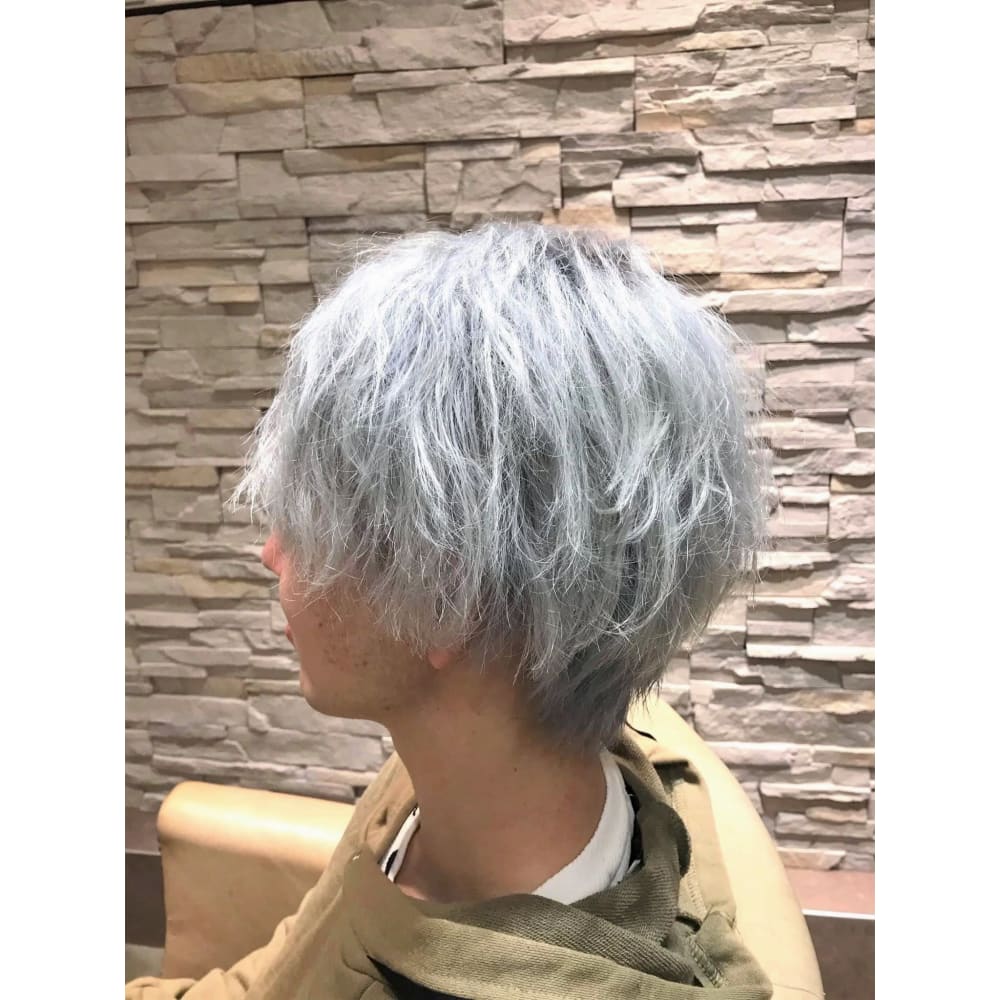 トリプルカラーで作る プラチナシルバー Hair Make Opsis オプシス のヘアスタイル 美容院 美容室を予約するなら楽天ビューティ