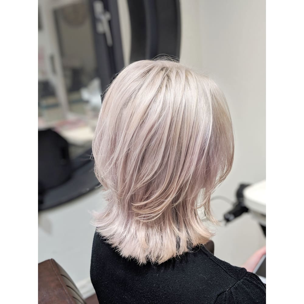 ホワイトピンクウルフレイヤー A Gland 梅田本店 アグラン のヘアスタイル 美容院 美容室を予約するなら楽天ビューティ