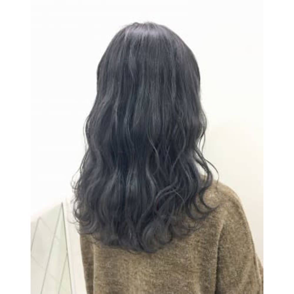 Blue Faces ダークグレージュカラー Blue Faces 表参道 ブルーフェーセスオモテサンドウ のヘアスタイル 美容院 美容室を予約するなら楽天ビューティ