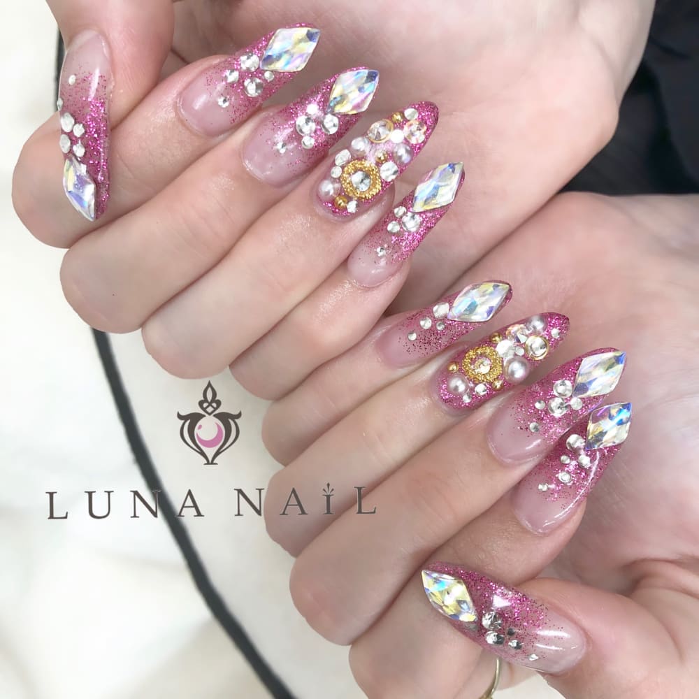 キラキラゴージャス Luna Nail ルナネイル のネイルデザイン ネイル まつげサロンを予約するなら楽天ビューティ