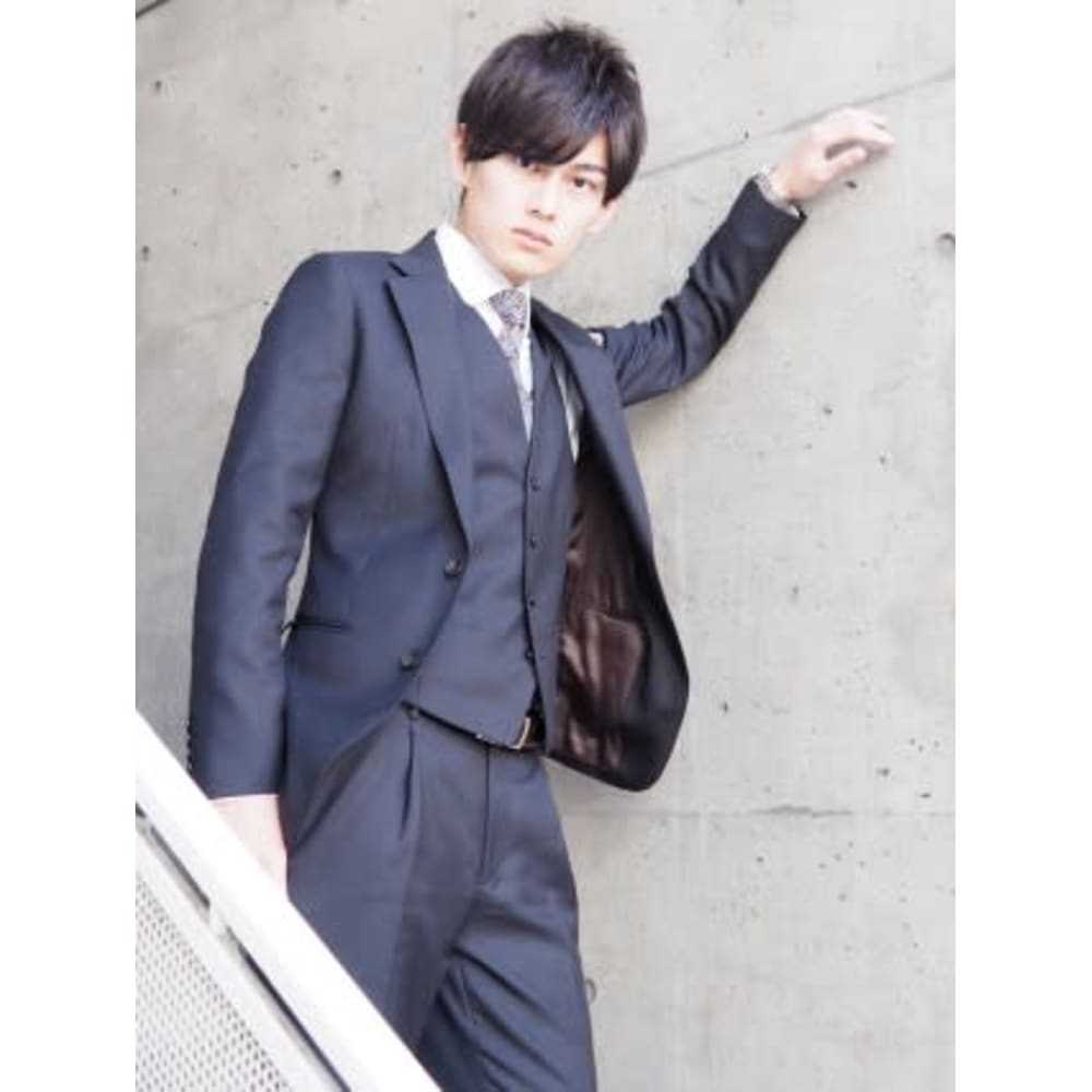 ヘアジュレドゥ 花井 スーツで好印象な黒髪メンズ Hair Jurer Deux ジュレドゥ のヘアスタイル 美容院 美容室を予約するなら楽天ビューティ