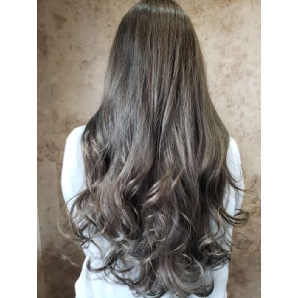 ハイトーングレージュ Anphi 新杉田 アンフィシンスギタ のヘアスタイル 美容院 美容室を予約するなら楽天ビューティ