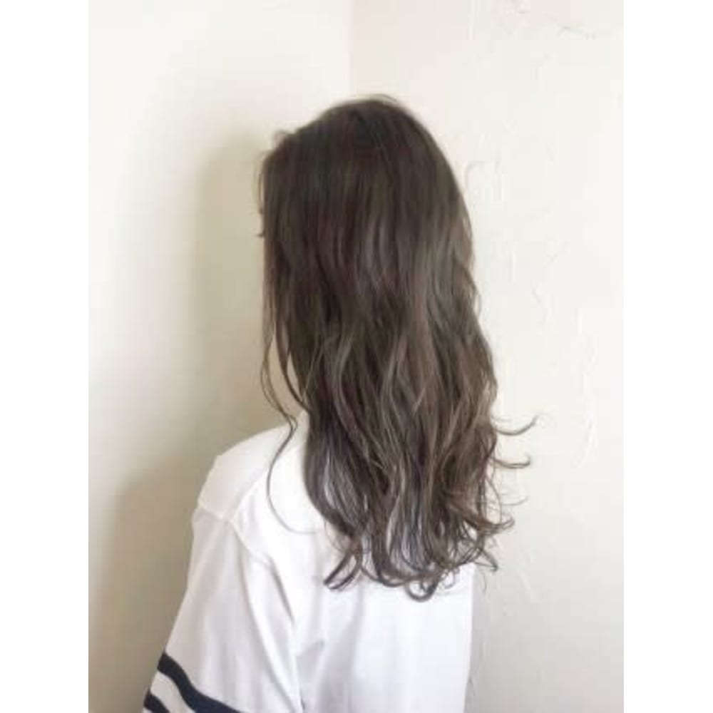 Reir下北沢 無造作カール シュガーアッシュ Reir レイール レイール のヘアスタイル 美容院 美容室を予約するなら楽天ビューティ
