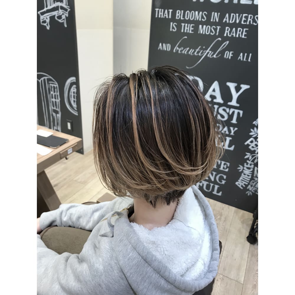 Crea相武台前 バレイヤージュ ハンサムショート Crea相武台前 クレアシブサワソウブダイマエ のヘアスタイル 美容院 美容室を予約するなら楽天ビューティ